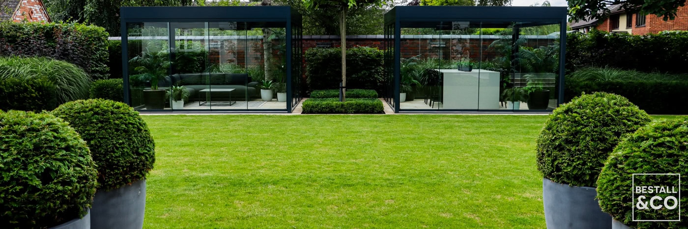 Manicured lawn in a modern garden project. Photo by Harvey Dyson, garden by Bestall & Co.